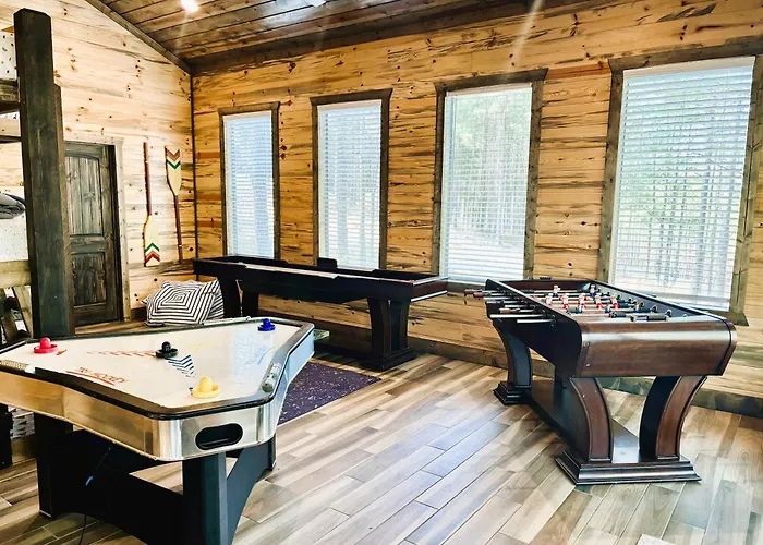 New Cabin W Hot Tub + Views Sleeps 12