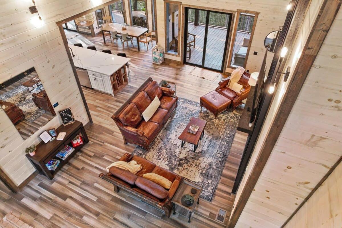 New W Hot Tub + Views Sleeps 12