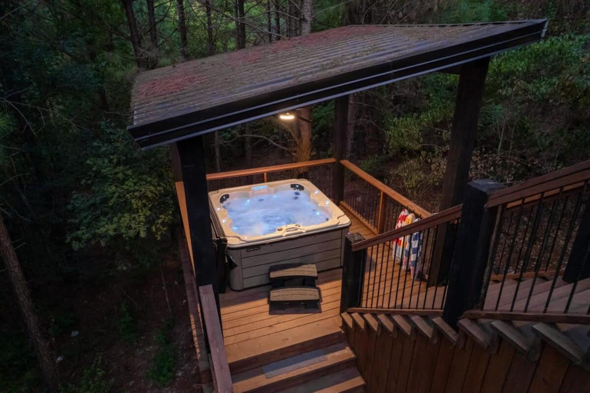Hébergement de vacances New W Hot Tub + Views Sleeps 12