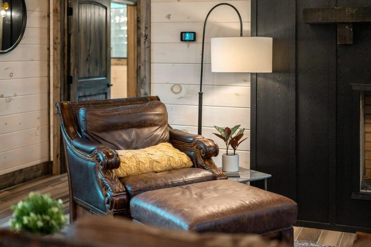 New W Hot Tub + Views Sleeps 12 Hébergement de vacances Broken Bow