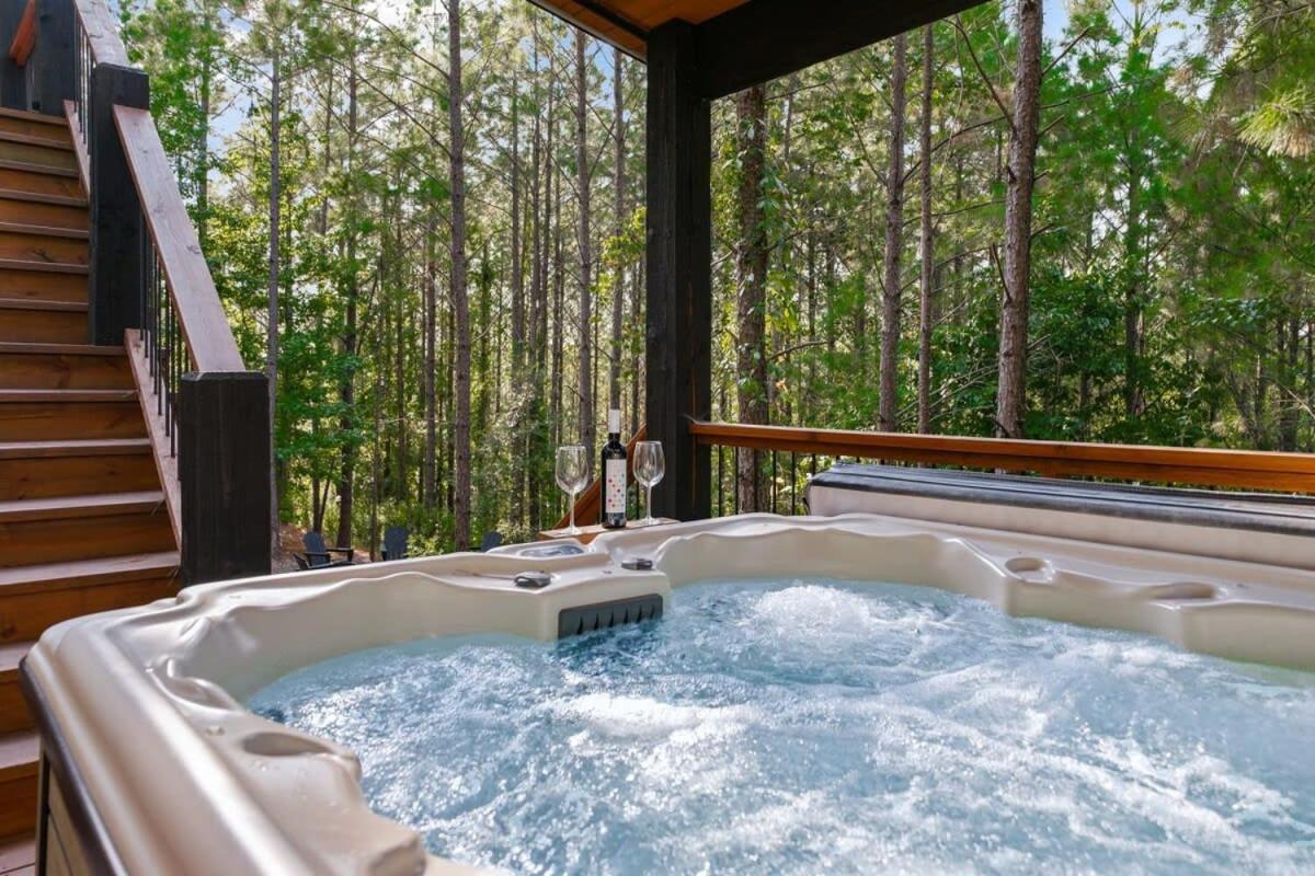 New W Hot Tub + Views Sleeps 12 *