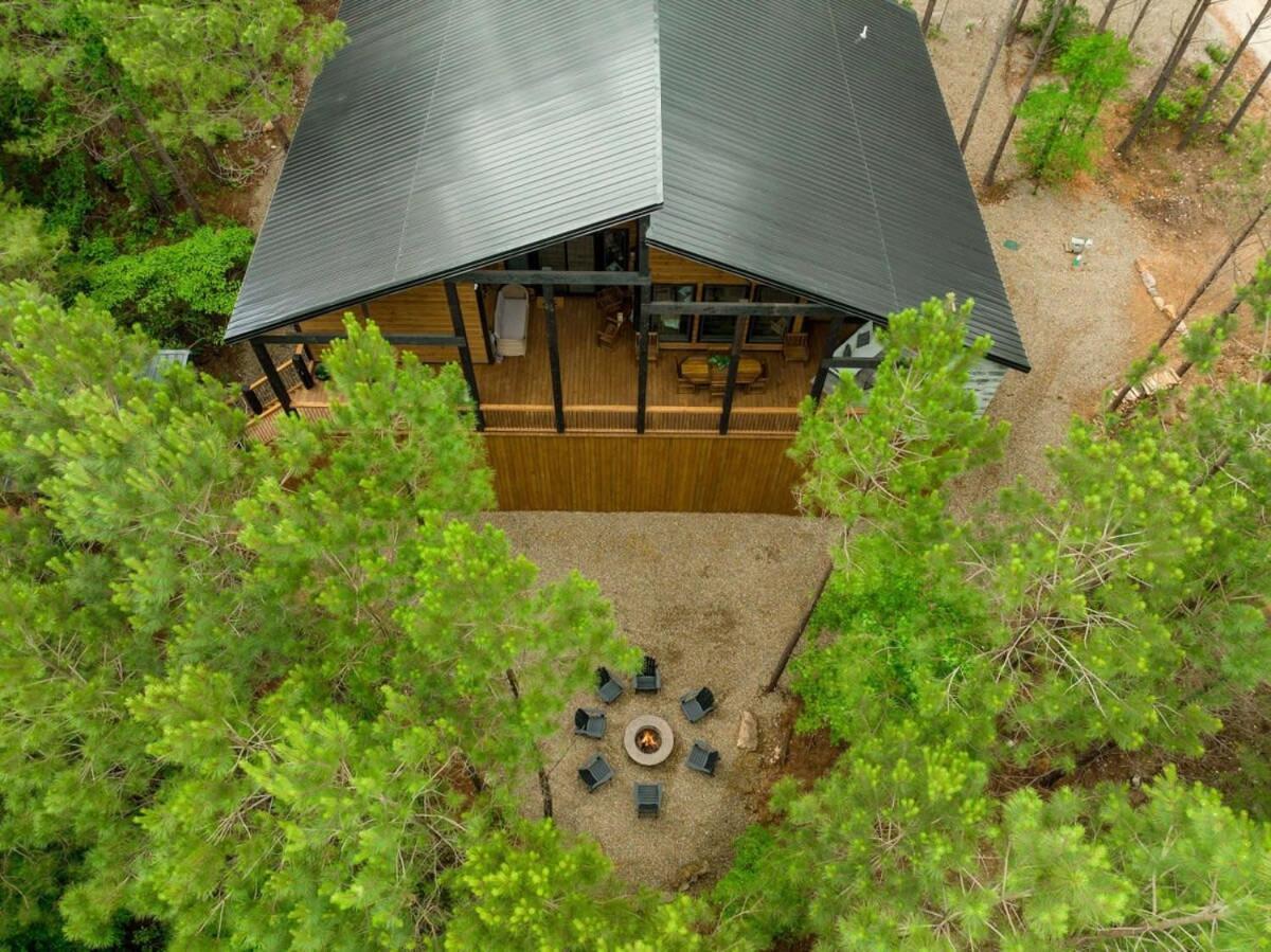 New W Hot Tub + Views Sleeps 12 Hébergement de vacances Broken Bow