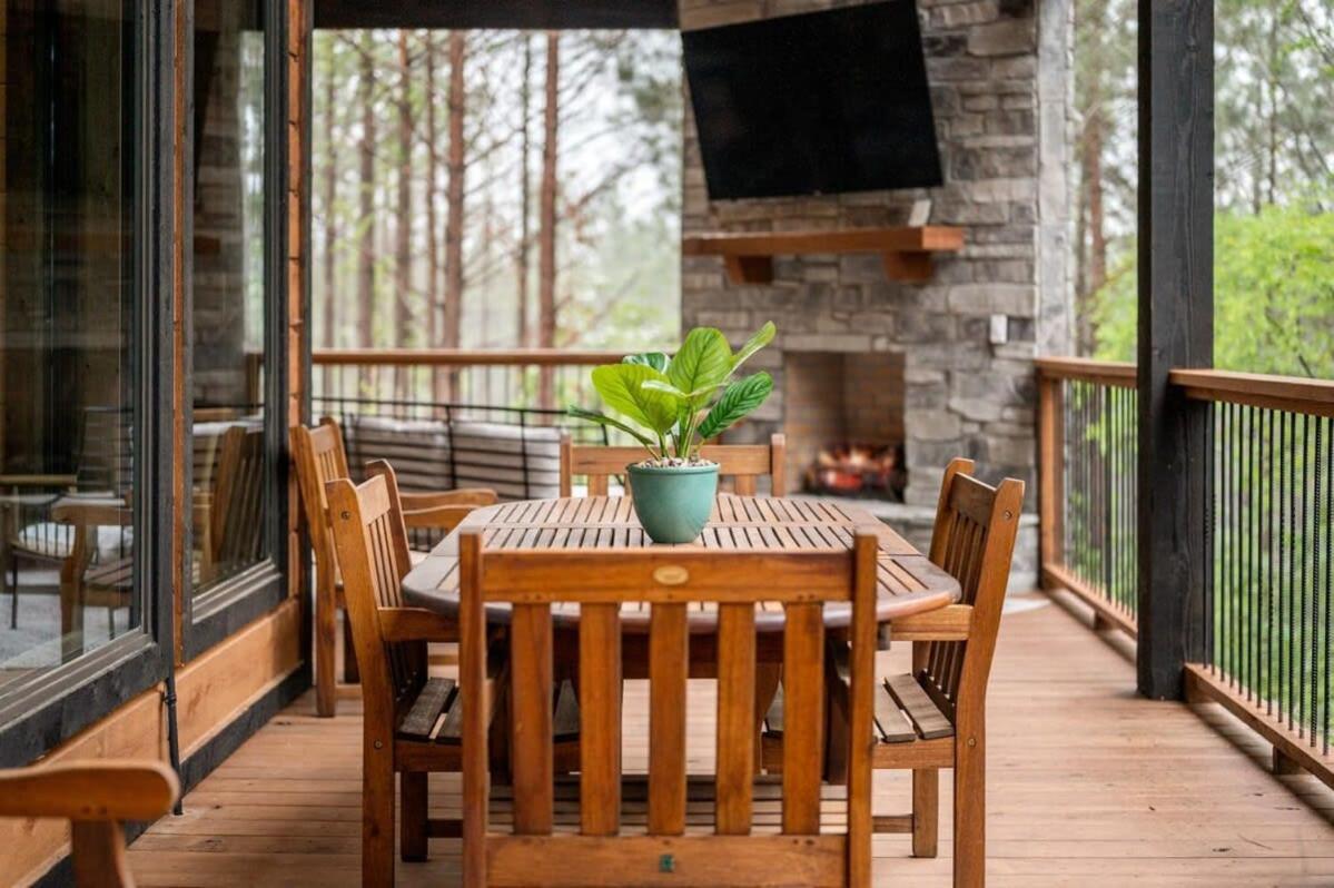 New W Hot Tub + Views Sleeps 12 Broken Bow