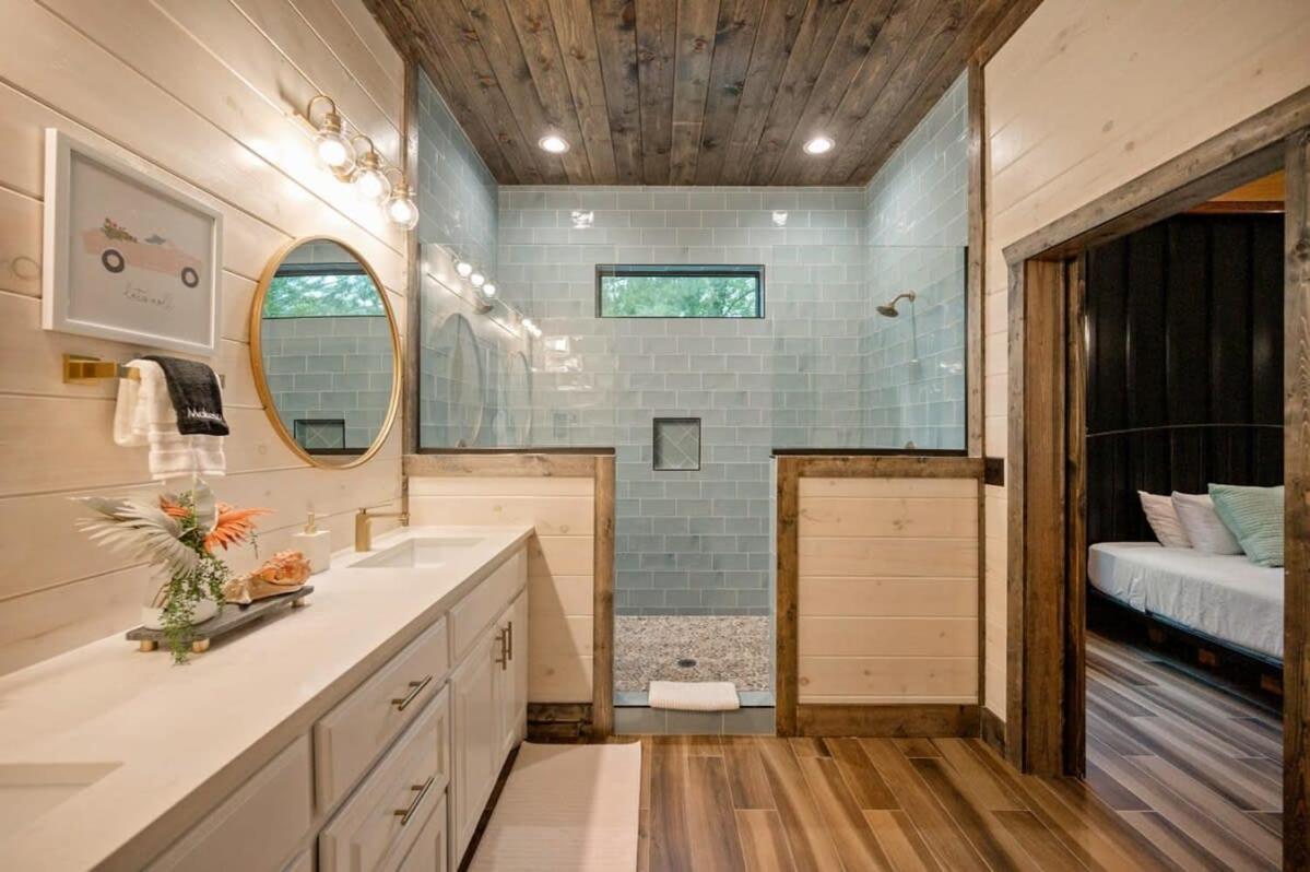 Hébergement de vacances New W Hot Tub + Views Sleeps 12 Broken Bow