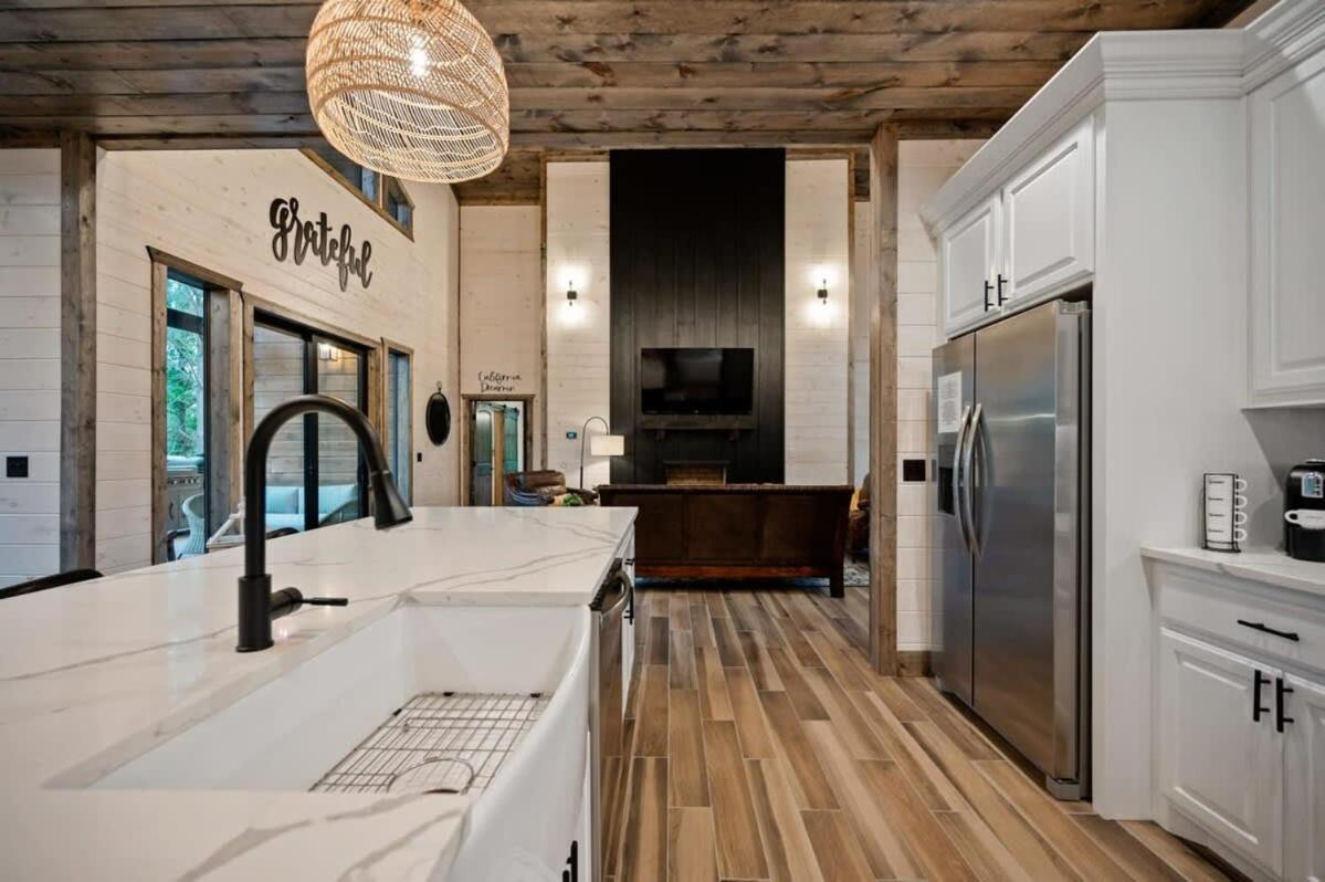 Hébergement de vacances New W Hot Tub + Views Sleeps 12 Broken Bow