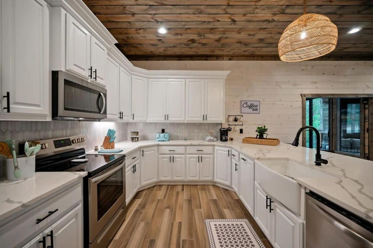 New W Hot Tub + Views Sleeps 12 Hébergement de vacances
