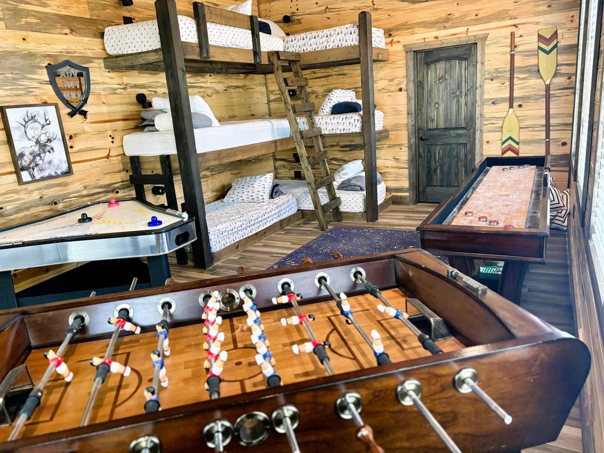 New W Hot Tub + Views Sleeps 12 *